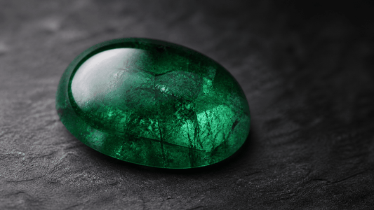 L'Émeraude cabochon : taille, usages et particularités - Johya