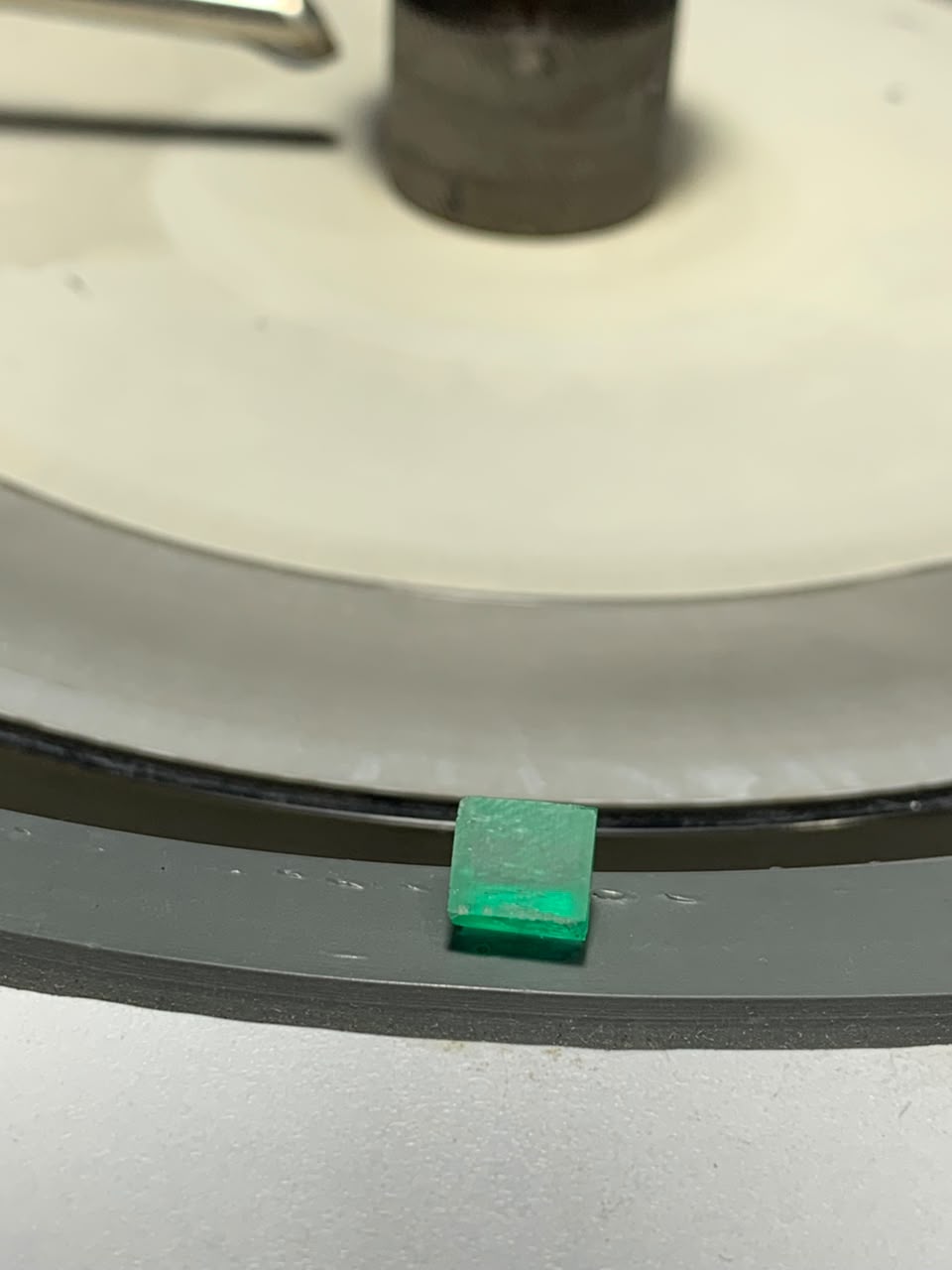 Pierre taillée · Émeraude Colombie - 1,335 ct