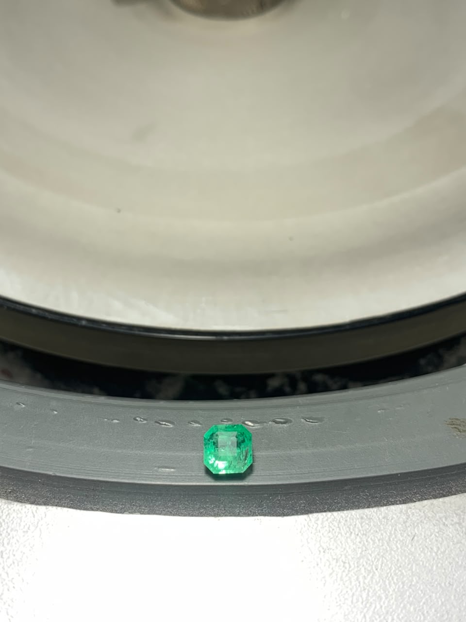 Pierre taillée · Émeraude Colombie - 0,885 ct