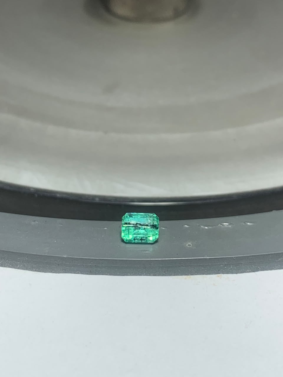 Pierre taillée · Émeraude Colombie - 0,845 ct