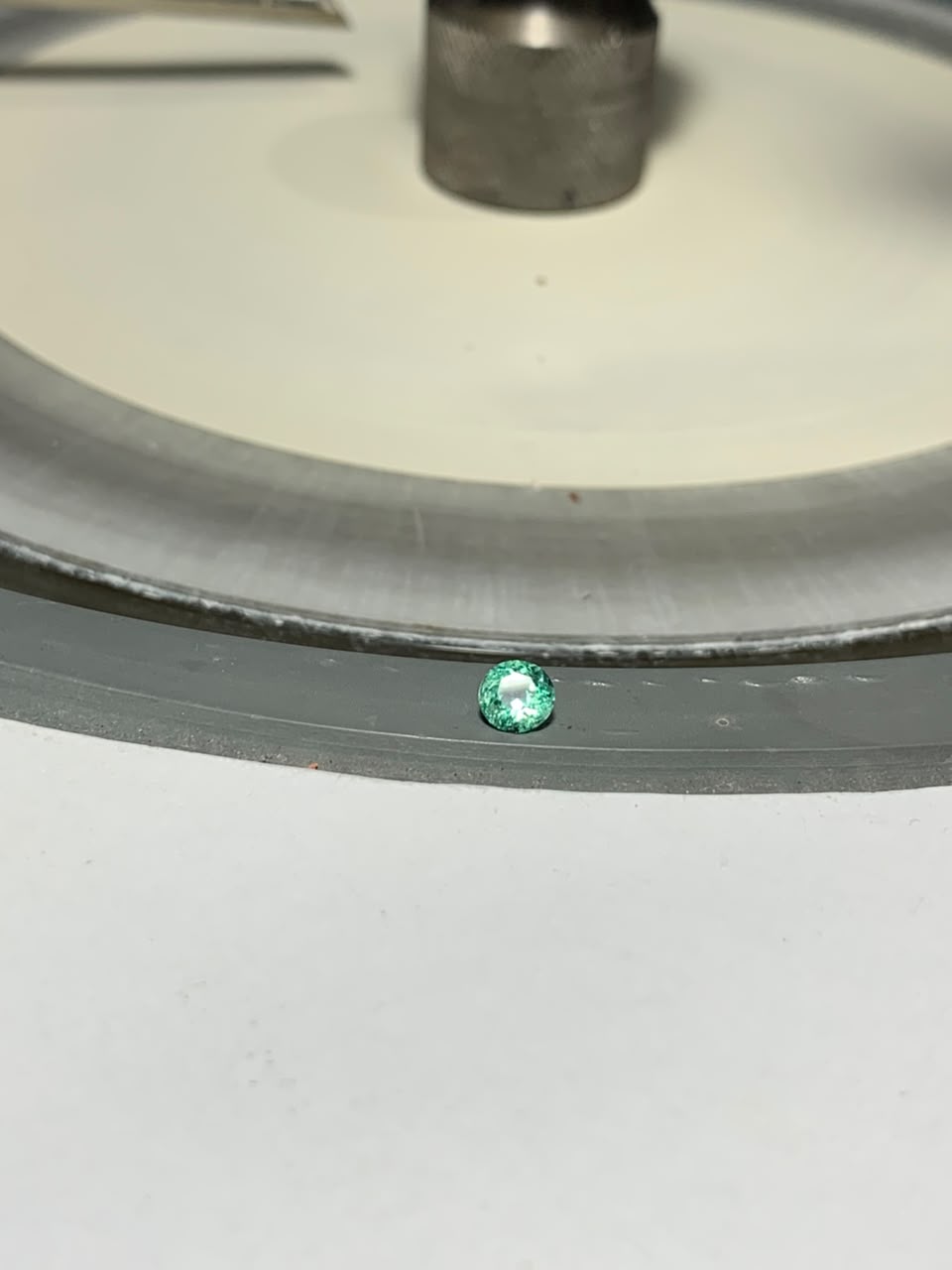 Pierre taillée · Émeraude Colombie - 0,49 ct