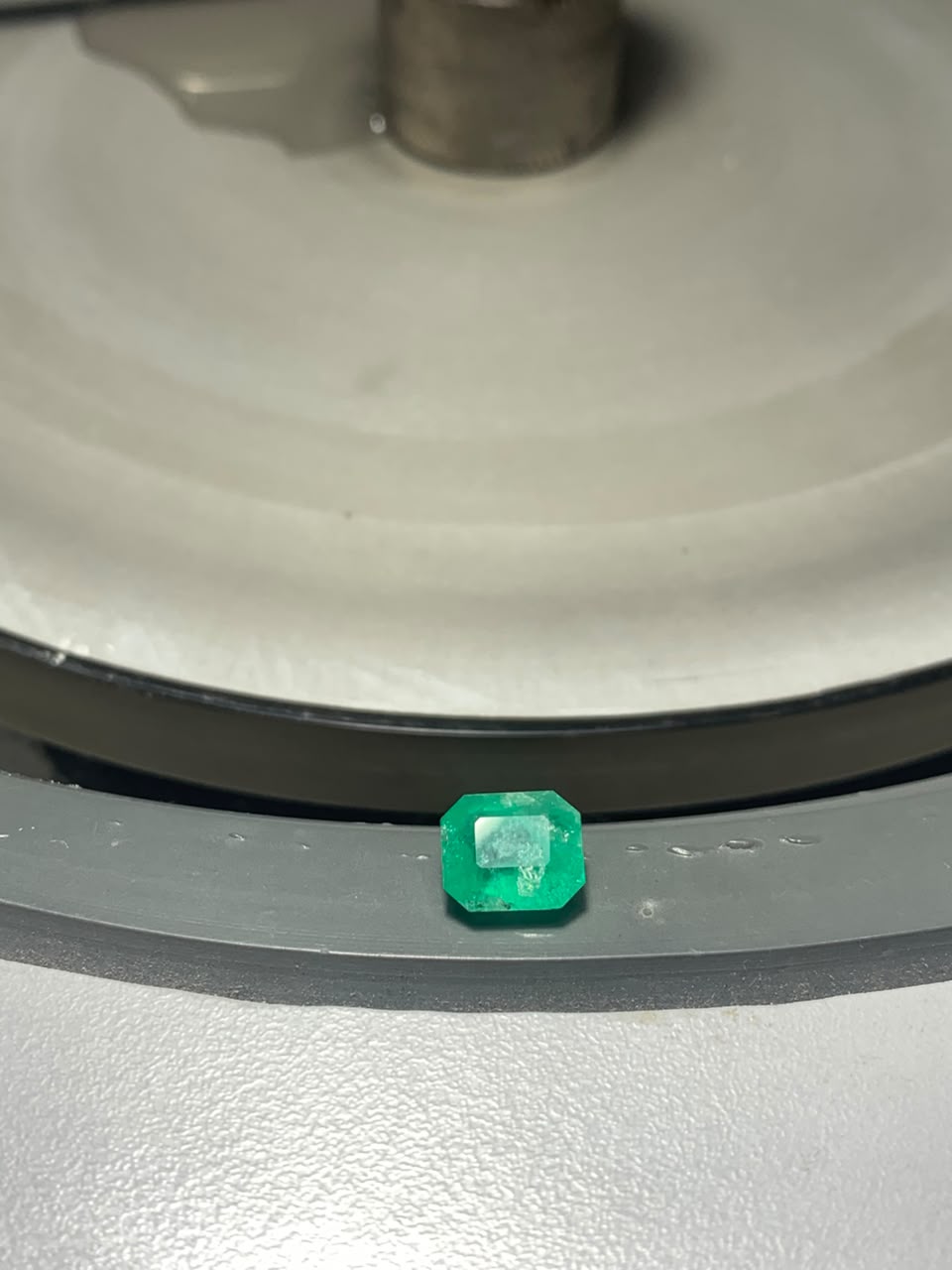 Pierre taillée · Émeraude Colombie - 2,43 ct
