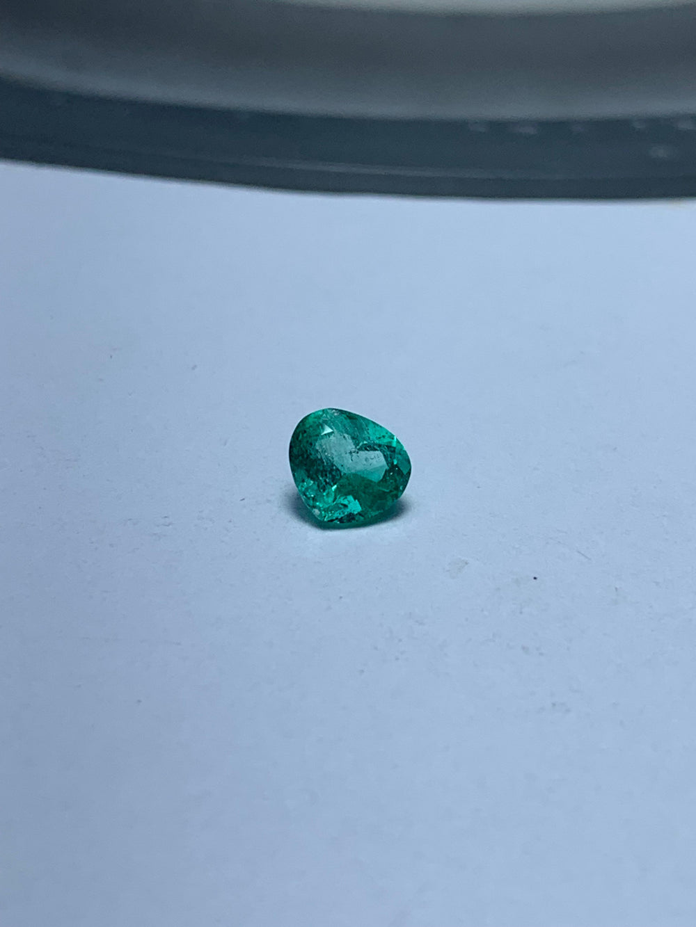 Pierre taillée · Émeraude Colombie - 0,67 ct